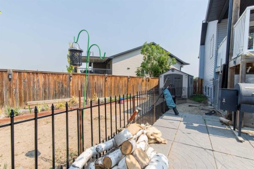 607 52 Avenue Close, Coalhurst, AB - Outdoor