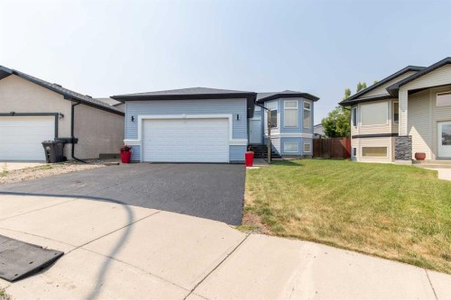 607 52 Avenue Close, Coalhurst, AB - Outdoor