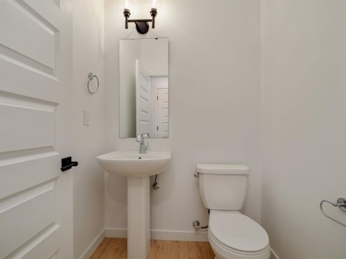 1379 Abitibi Road West, Lethbridge, AB - Indoor Photo Showing Bathroom