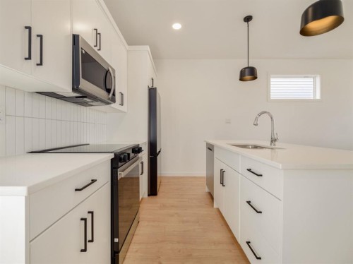 1379 Abitibi Road West, Lethbridge, AB - Indoor Photo Showing Kitchen With Upgraded Kitchen