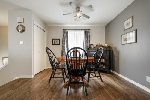 94 Assiniboia Way West, Lethbridge, AB - Indoor Photo Showing Dining Room
