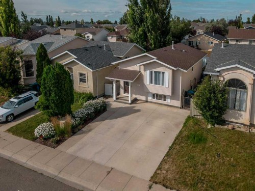 94 Assiniboia Way WEST Lethbridge, AB T1K 6X3