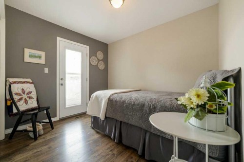 94 Assiniboia Way West, Lethbridge, AB - Indoor Photo Showing Bedroom