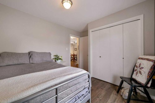 94 Assiniboia Way West, Lethbridge, AB - Indoor Photo Showing Bedroom