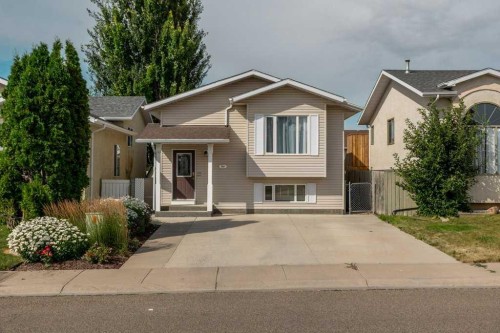 94 Assiniboia Way West, Lethbridge, AB - Outdoor With Facade