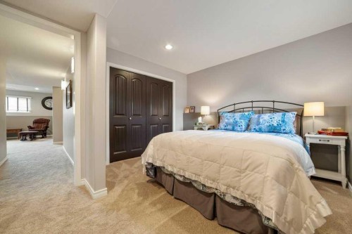 94 Assiniboia Way West, Lethbridge, AB - Indoor Photo Showing Bedroom