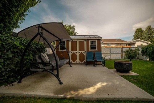 94 Assiniboia Way West, Lethbridge, AB - Outdoor