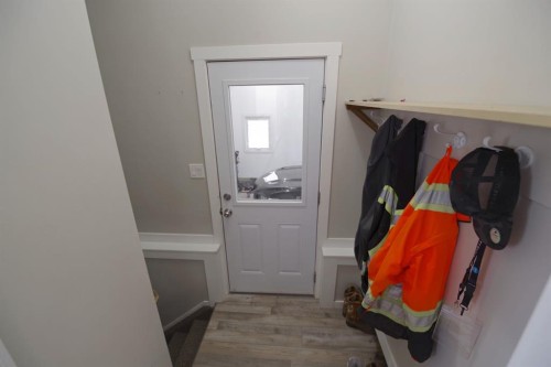 946 3 Avenue, Vauxhall, AB - Indoor Photo Showing Other Room