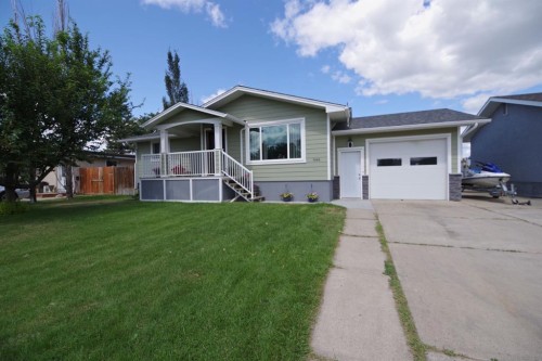 946 3 Avenue  Vauxhall, AB T0K 2K0