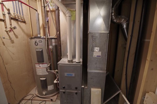 946 3 Avenue, Vauxhall, AB - Indoor Photo Showing Basement