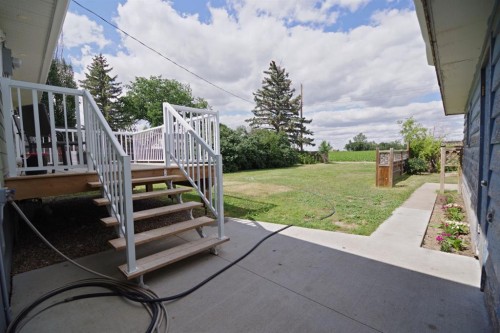 946 3 Avenue, Vauxhall, AB - Outdoor