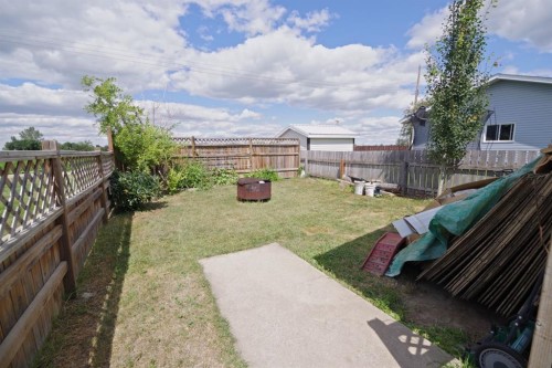 946 3 Avenue, Vauxhall, AB - Outdoor