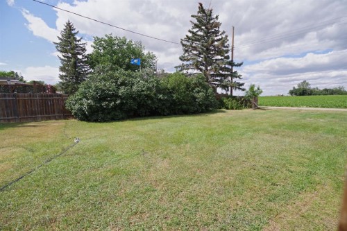 946 3 Avenue, Vauxhall, AB - Outdoor