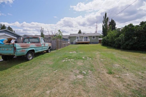 946 3 Avenue, Vauxhall, AB - Outdoor