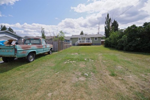 946 3 Avenue, Vauxhall, AB - Outdoor