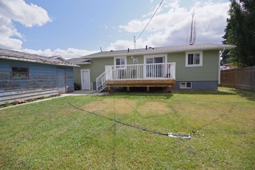 946 3 Avenue, Vauxhall, AB - Outdoor