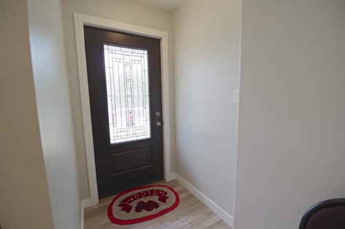 946 3 Avenue, Vauxhall, AB - Indoor Photo Showing Other Room