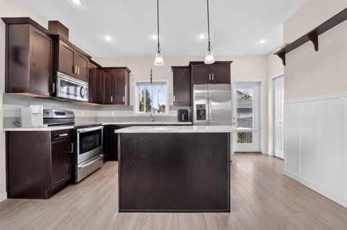 274 Mildred Dobbs Boulevard North, Lethbridge, AB - Indoor Photo Showing Kitchen With Upgraded Kitchen