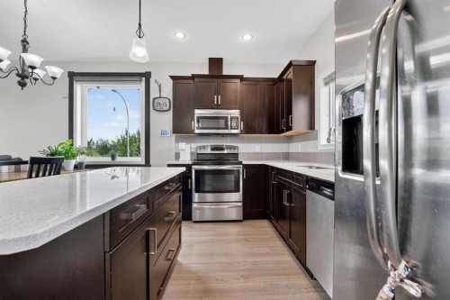 274 Mildred Dobbs Boulevard North, Lethbridge, AB - Indoor Photo Showing Kitchen With Upgraded Kitchen