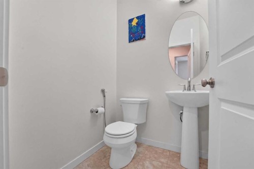 274 Mildred Dobbs Boulevard North, Lethbridge, AB - Indoor Photo Showing Bathroom