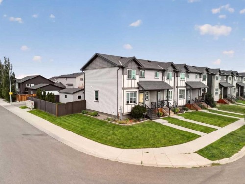 274 Mildred Dobbs Boulevard North, Lethbridge, AB - Outdoor With Facade
