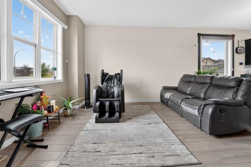 274 Mildred Dobbs Boulevard North, Lethbridge, AB - Indoor Photo Showing Living Room