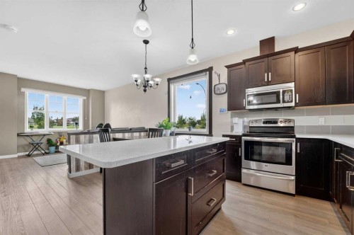 274 Mildred Dobbs Boulevard North, Lethbridge, AB - Indoor Photo Showing Kitchen With Upgraded Kitchen