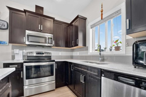 274 Mildred Dobbs Boulevard North, Lethbridge, AB - Indoor Photo Showing Kitchen With Double Sink