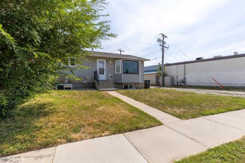 5105 2 Street, Coalhurst, AB - Outdoor