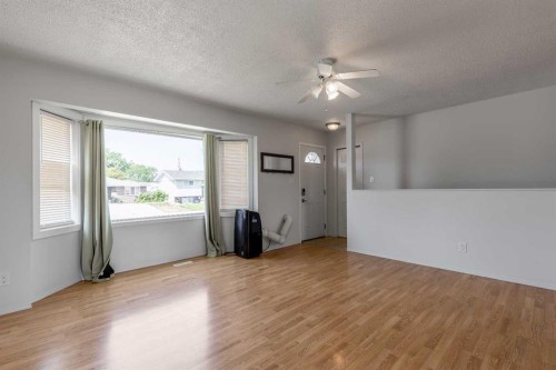 5105 2 Street, Coalhurst, AB - Indoor Photo Showing Other Room