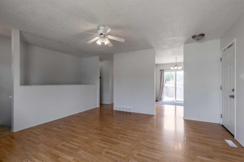 5105 2 Street, Coalhurst, AB - Indoor Photo Showing Other Room
