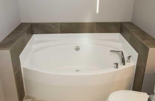 1548 Coalbanks Boulevard West, Lethbridge, AB - Indoor Photo Showing Bathroom