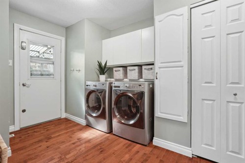 210 Dunkirk Street South, Lethbridge, AB - Indoor Photo Showing Laundry Room