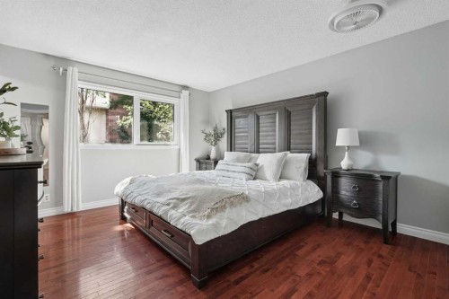 210 Dunkirk Street South, Lethbridge, AB - Indoor Photo Showing Bedroom