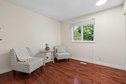210 Dunkirk Street South, Lethbridge, AB - Indoor Photo Showing Other Room