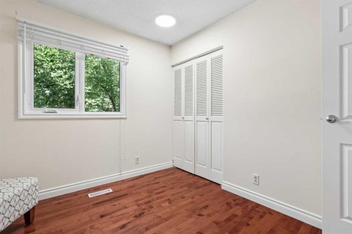 210 Dunkirk Street South, Lethbridge, AB - Indoor Photo Showing Other Room