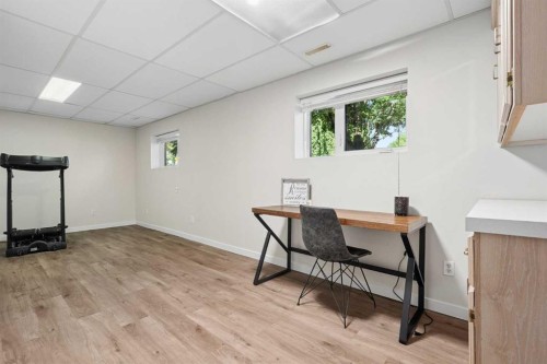 210 Dunkirk Street South, Lethbridge, AB - Indoor Photo Showing Other Room