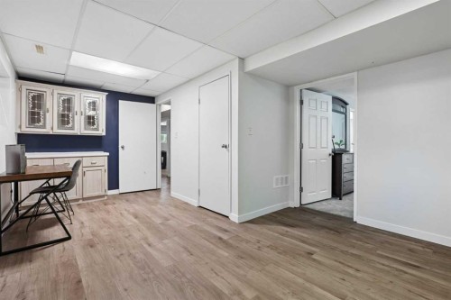 210 Dunkirk Street South, Lethbridge, AB - Indoor