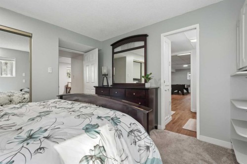 210 Dunkirk Street South, Lethbridge, AB - Indoor Photo Showing Bedroom