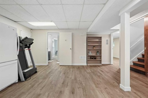 210 Dunkirk Street South, Lethbridge, AB - Indoor Photo Showing Gym Room