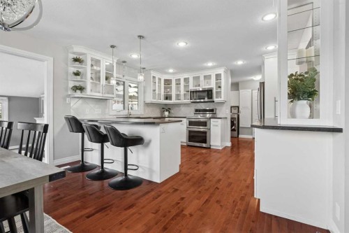 210 Dunkirk Street South, Lethbridge, AB - Indoor Photo Showing Kitchen With Upgraded Kitchen