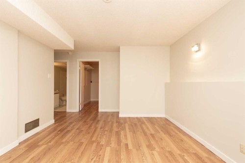 196 Mt Crandell Crescent West, Lethbridge, AB - Indoor Photo Showing Other Room