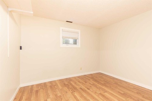 196 Mt Crandell Crescent West, Lethbridge, AB - Indoor Photo Showing Other Room