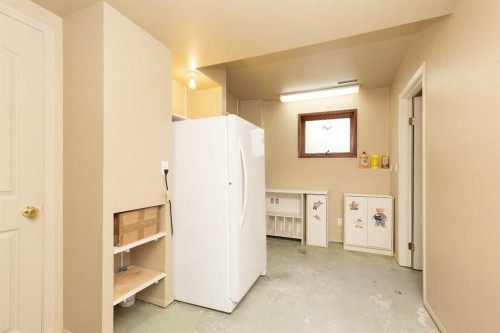 196 Mt Crandell Crescent West, Lethbridge, AB - Indoor Photo Showing Other Room