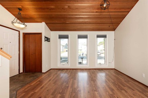 196 Mt Crandell Crescent West, Lethbridge, AB - Indoor Photo Showing Other Room