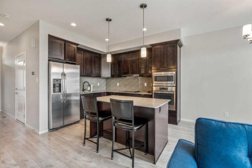 4-414 Highlands Boulevard West, Lethbridge, AB - Indoor Photo Showing Kitchen With Upgraded Kitchen