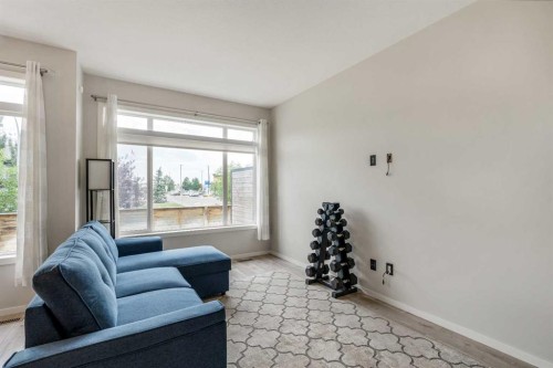 4-414 Highlands Boulevard West, Lethbridge, AB - Indoor Photo Showing Living Room