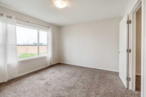 4-414 Highlands Boulevard West, Lethbridge, AB - Indoor Photo Showing Other Room