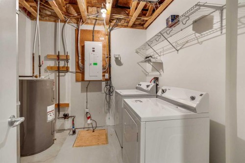 4-414 Highlands Boulevard West, Lethbridge, AB - Indoor Photo Showing Laundry Room