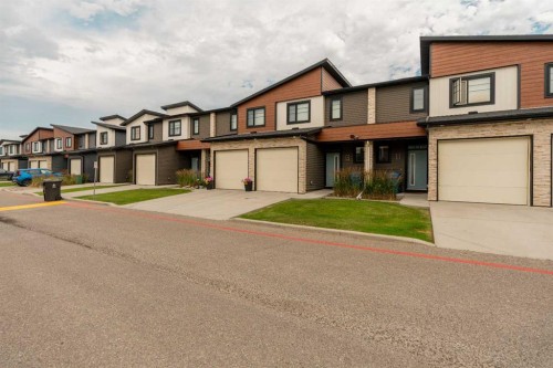 4-414 Highlands Boulevard West, Lethbridge, AB - Outdoor With Facade
